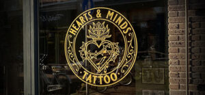 raamstickers bedrijf logo tattoo bedrijfslogo laten aanbrengen leeuwarden sneek drachten friesland signmaker reclamemaker